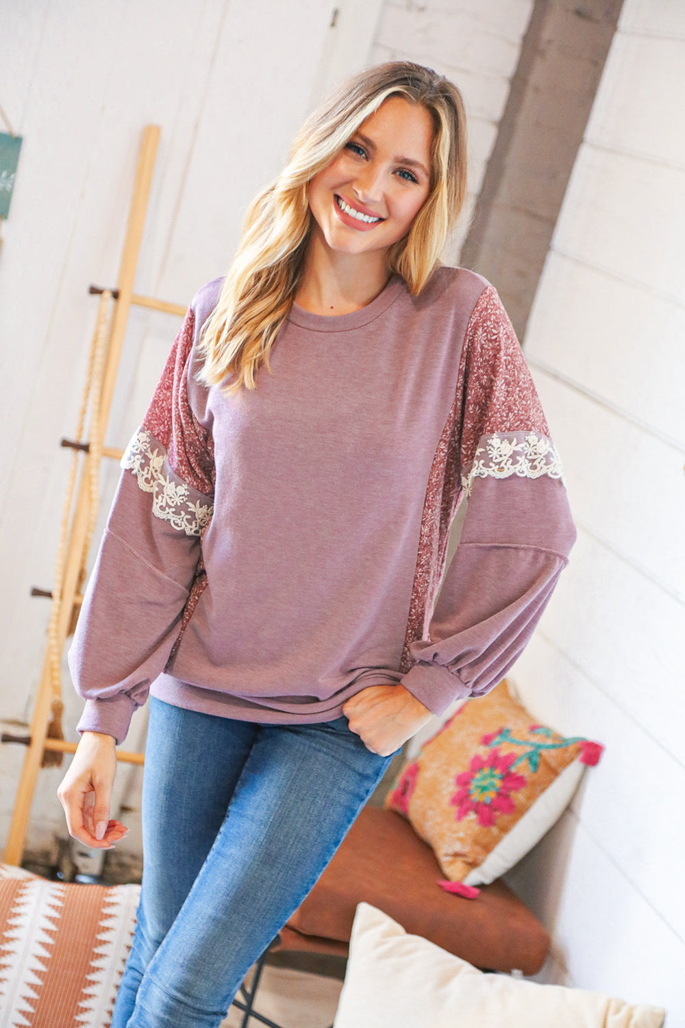 Mauve Ditzy Floral Bubble Sleeve Lace Trim PUllover