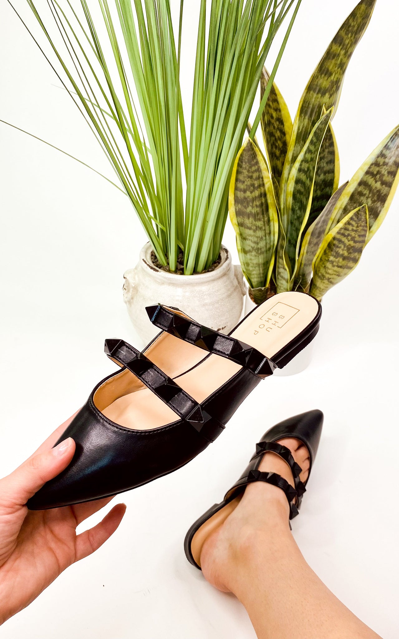 Shu Shop Alex Slide in Black