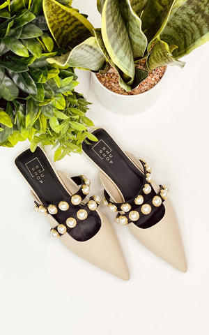 Shu Shop Aura Flats in Off White