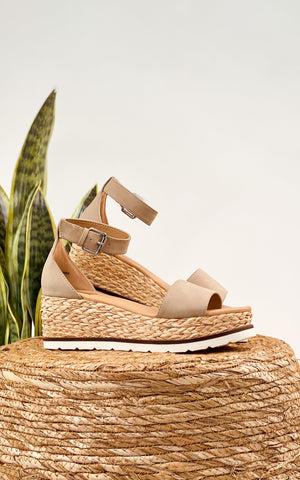 Dolce Vita Baker Wedge in Stone