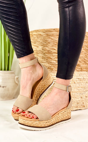Dolce Vita Baker Wedge in Stone