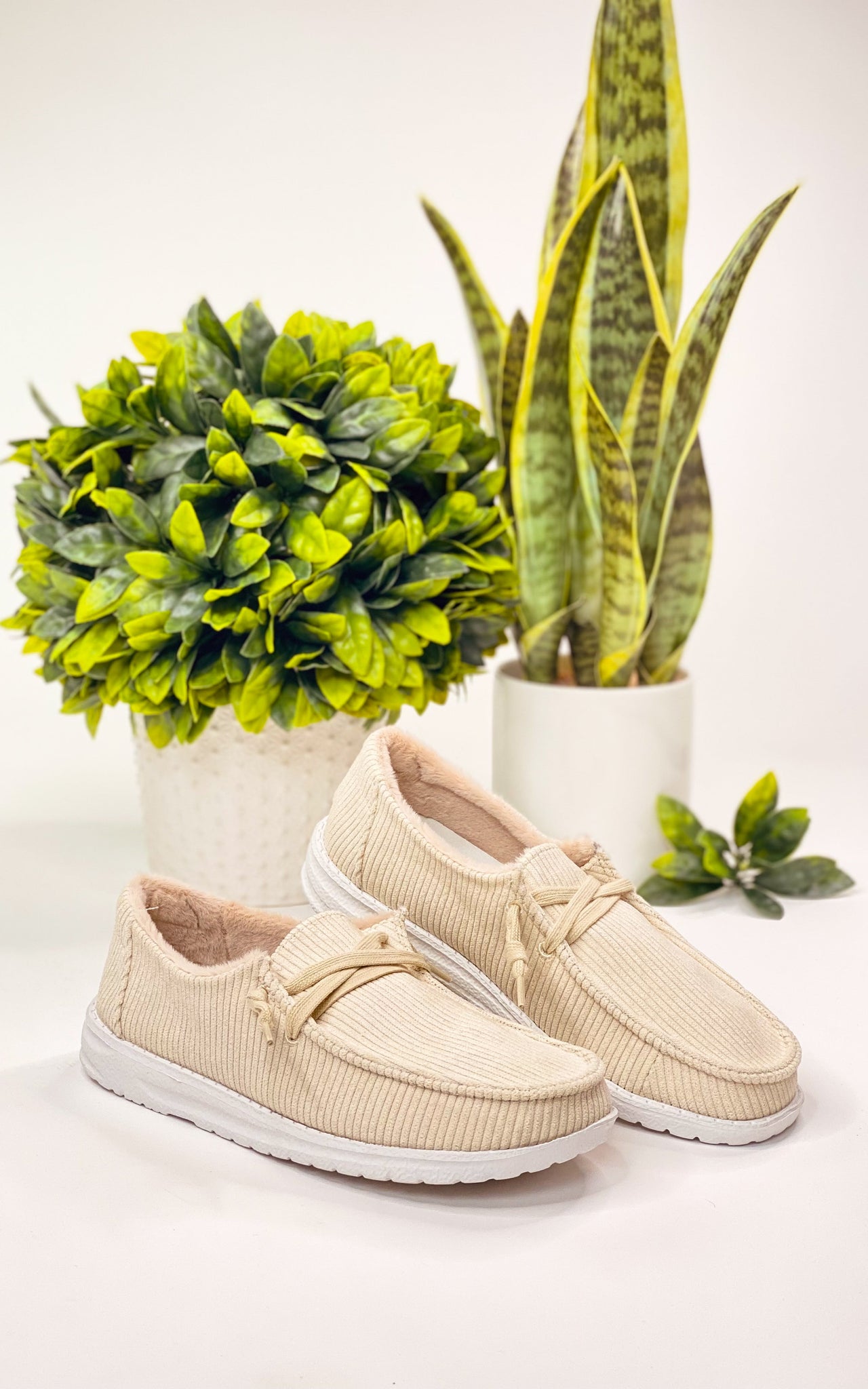 Gypsy Jazz Jinsi Sneakers in Cream