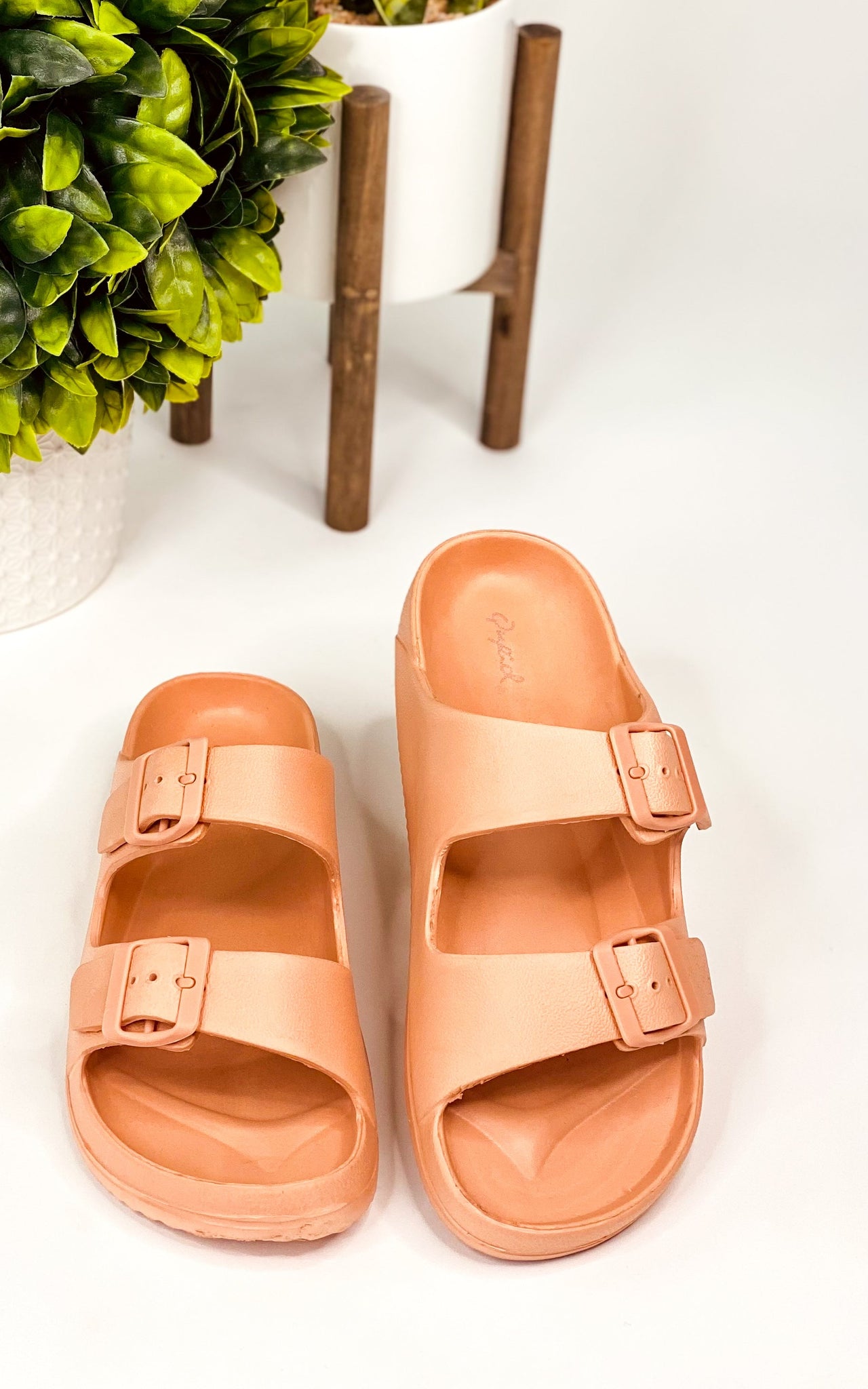 Qupid Lennie Slides in Coral