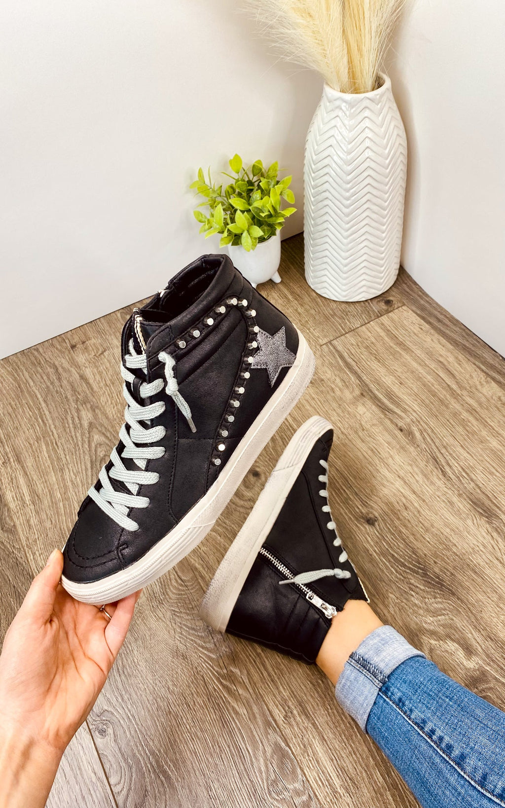 Shu Shop Riri Sneaker in Black