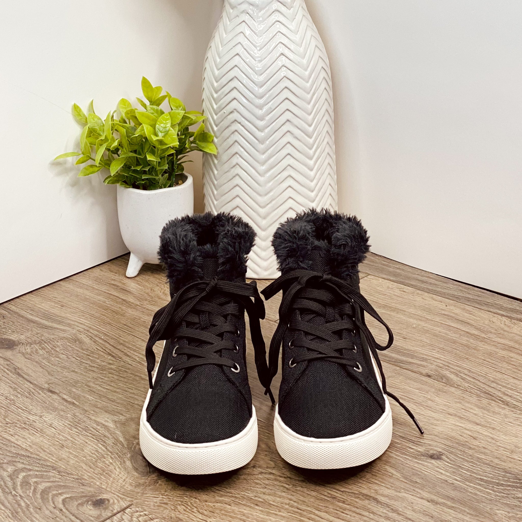 Corkys Templin Sneaker in Black